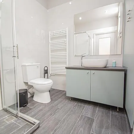 Apartman Fully Renovated In The Centre With Roof Garden! 3 Minutes From The Bus Station And 6 Minutes From The Old Town *