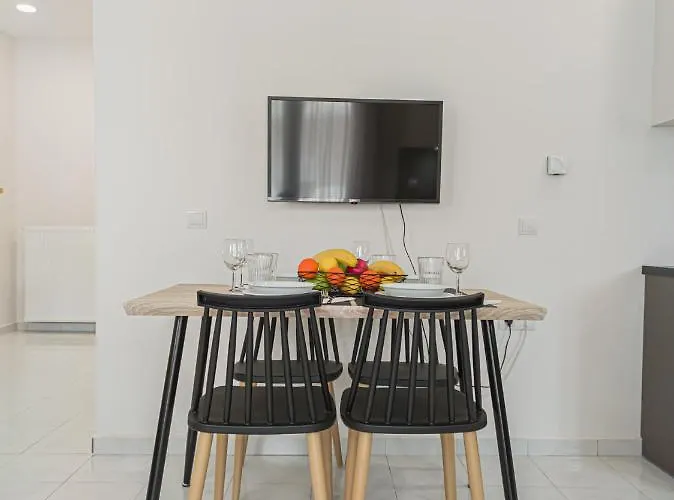 Centre Oasis: Renovated With Roof Garden