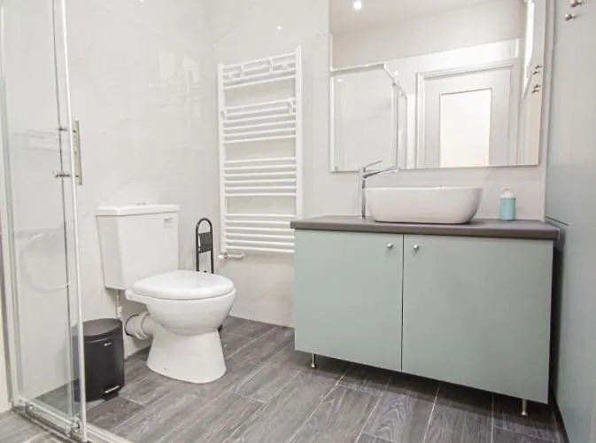 Apartment Centre Oasis: Renovated With Roof Garden *