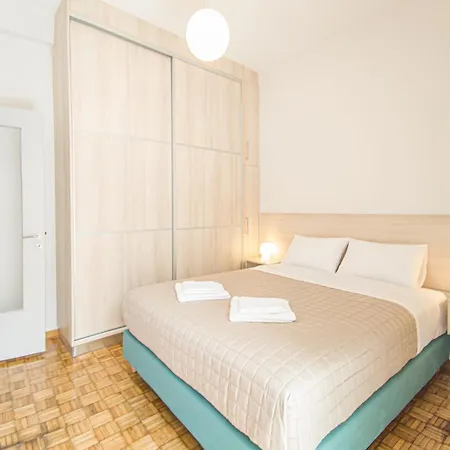 Fully Renovated In The Centre With Roof Garden! 3 Minutes From The Bus Station And 6 Minutes From The Old Town Apartament
