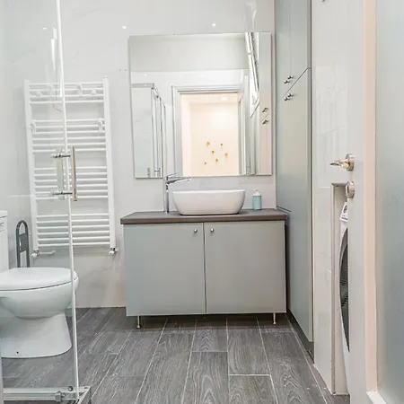 Fully Renovated In The Centre With Roof Garden! 3 Minutes From The Bus Station And 6 Minutes From The Old Town 干尼亞