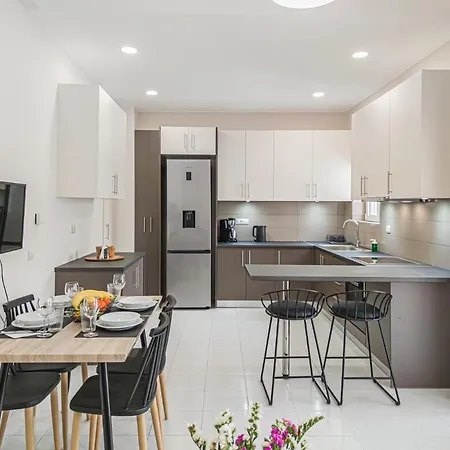 Fully Renovated In The Centre With Roof Garden! 3 Minutes From The Bus Station And 6 Minutes From The Old Town * Ханья