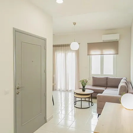 Fully Renovated In The Centre With Roof Garden! 3 Minutes From The Bus Station And 6 Minutes From The Old Town Διαμέρισμα *