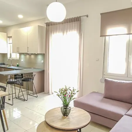 Fully Renovated In The Centre With Roof Garden! 3 Minutes From The Bus Station And 6 Minutes From The Old Town Διαμέρισμα