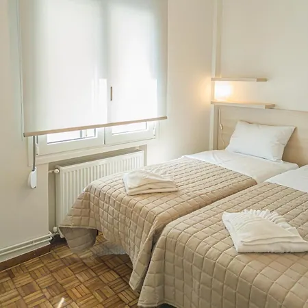 Fully Renovated In The Centre With Roof Garden! 3 Minutes From The Bus Station And 6 Minutes From The Old Town Διαμέρισμα